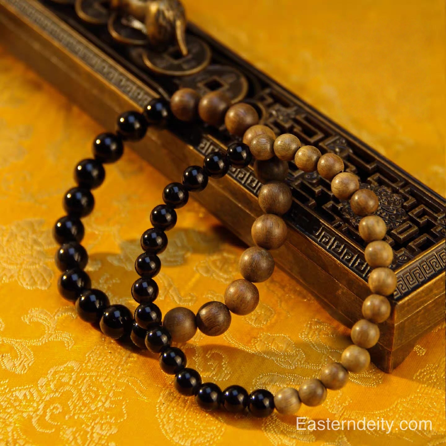 กำไลข้อมือหินออบซิเดียนตะวันออกและไม้จันทน์เขียว