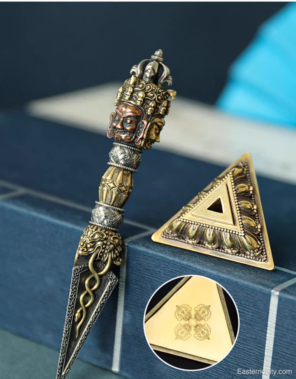 Phurba in rame tricolore — Vajra Kilaya tibetano realizzato a mano